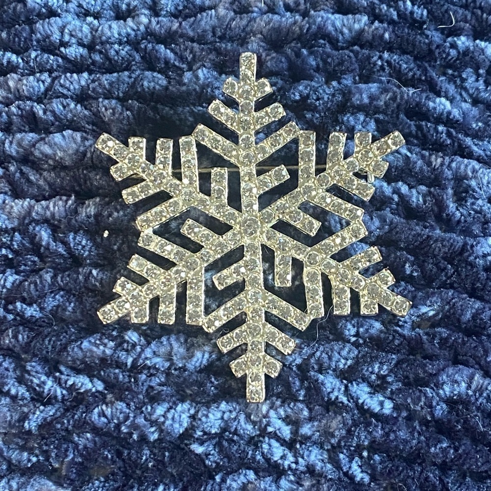 Rhinestone Snowflake Brooch 2.25” Silver Tone Sparkle Holiday Pin